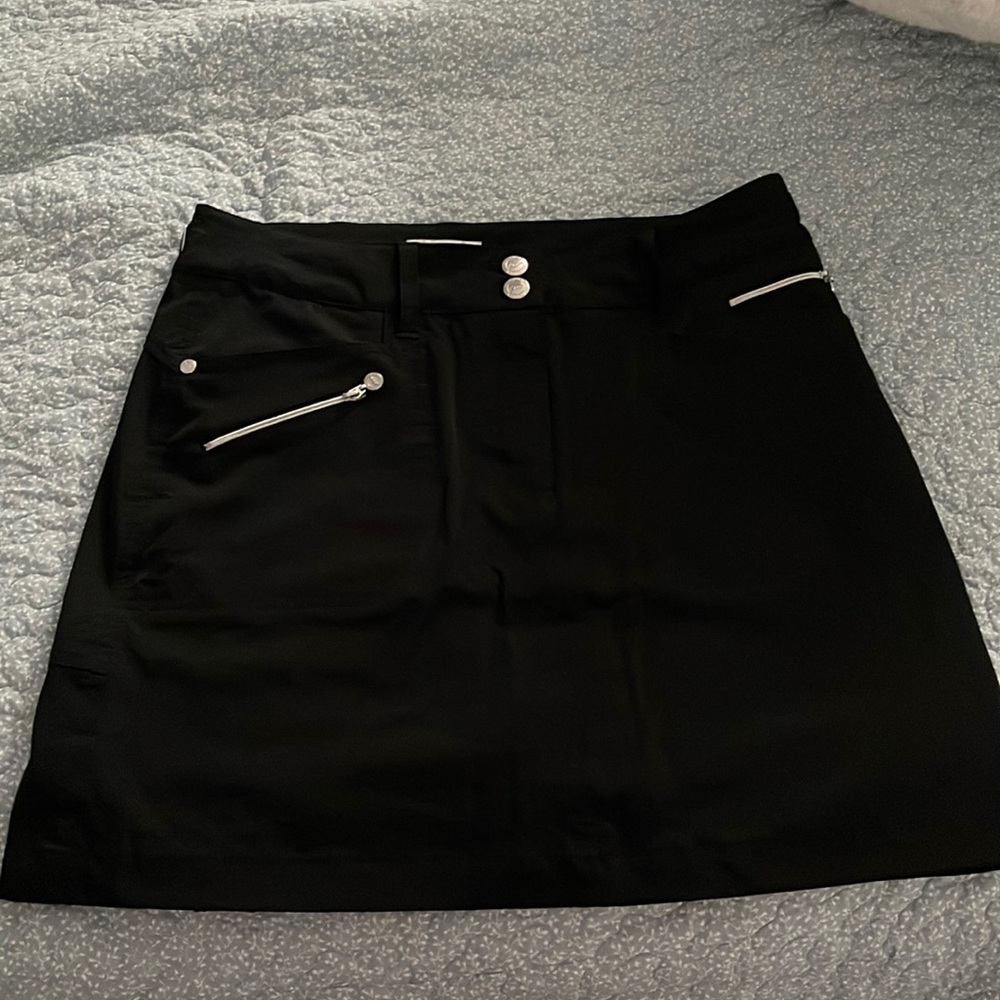 Daily XDS USA Solid Black w Silver Hardware Stretch Tennis Skort Size 8